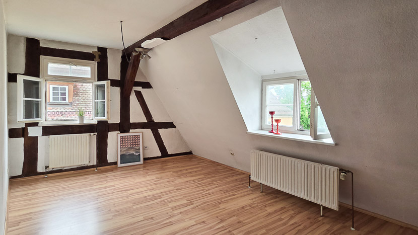 mehrere helle Wohnr�ume Dachgeschosswohnung N�rtingen