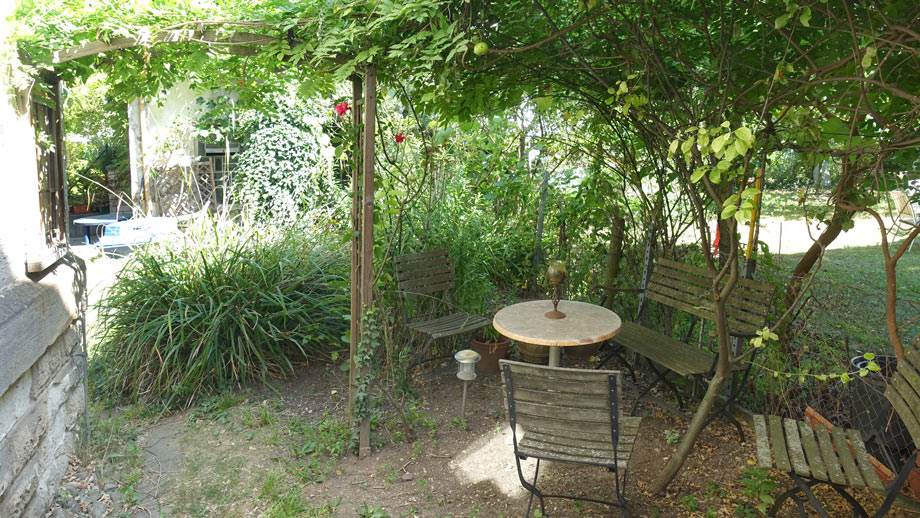 Sitzplatz im Garten Wohnung Esslingen