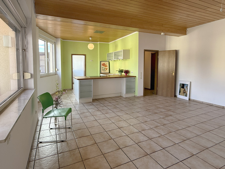 Wohnraum mit halboffener K�che Etagenwohnung Esslingen-Oberesslingen