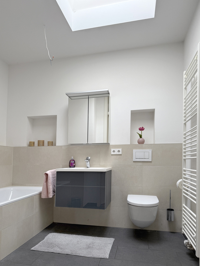 Bad 1 mit Badewanne Penthousewohnung Esslingen-Gr�ne H�fe
