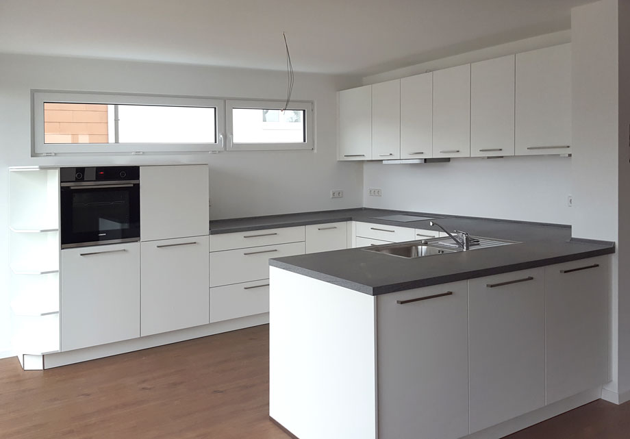Schicke gro�z�gige Einbauk�che Wohnung Stuttgart