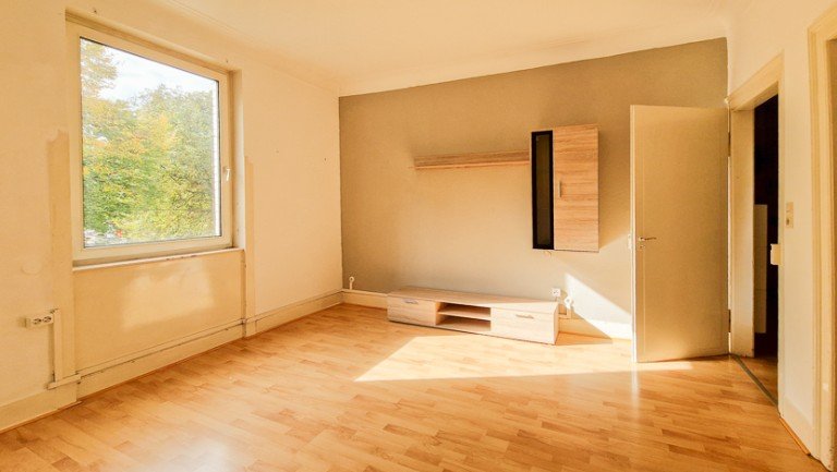 sonniges Wohnzimmer , 290cm hohe R�ume Stuttgart-S�d Etagenwohnung Sonnige Single Wohnung in Stuttgart-S�d