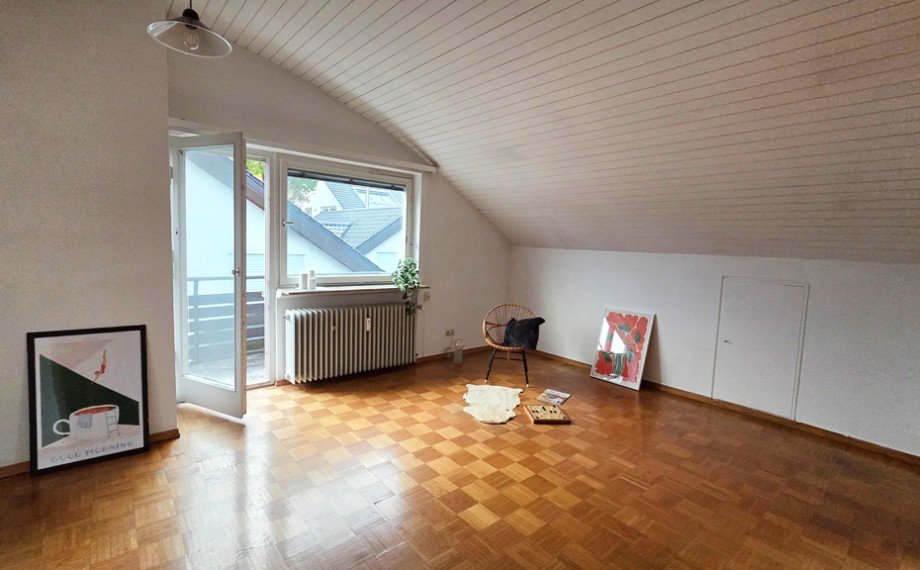 lichtdurchfluteter Wohnbereich Dachgeschosswohnung Stuttgart