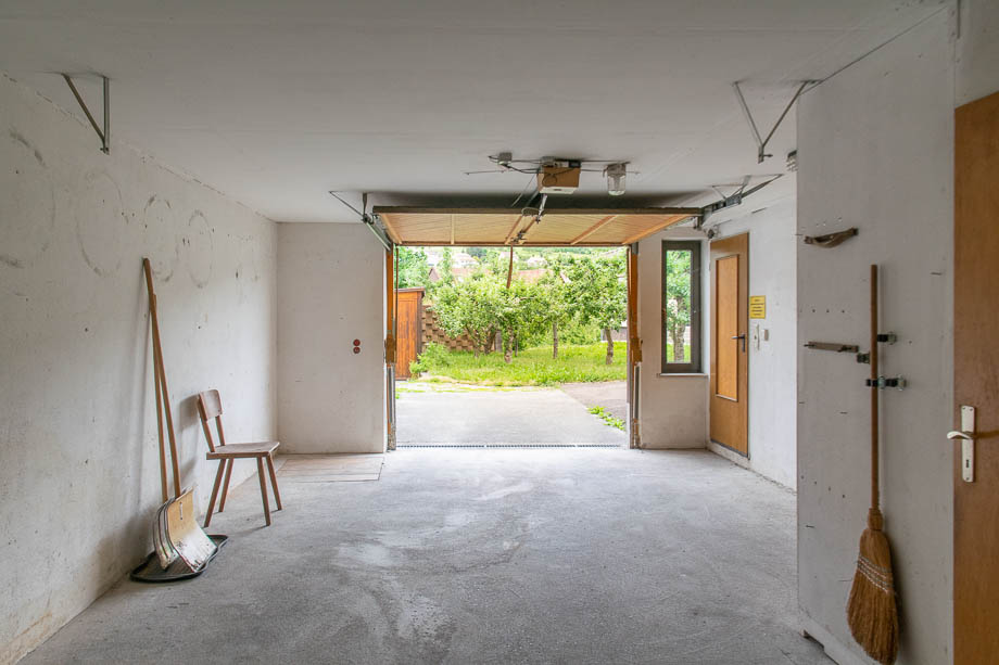 gro�er Garage Mehrfamilienhaus Kuchen