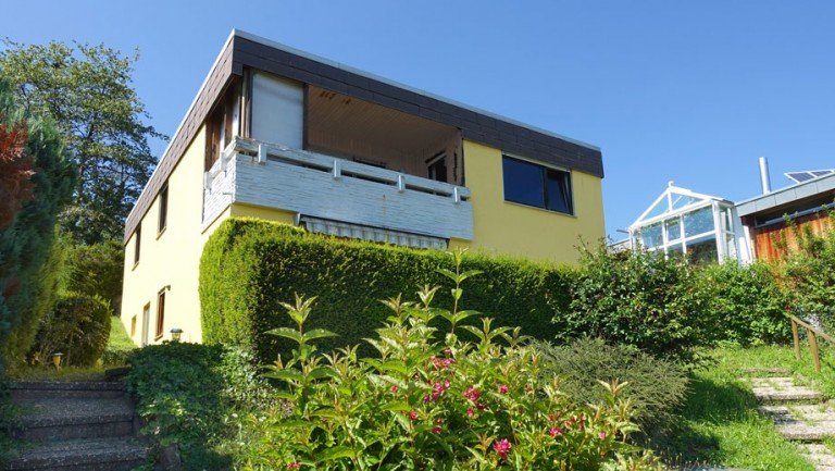  Esslingen-Zell Einfamilienhaus Freistehendes Haus mit Fernsicht, zwei Garagen in naturnaher, familienfreundlicher Lage