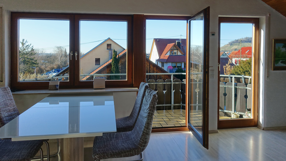 Fensterfront zum Balkon Dachgeschosswohnung Metzingen-Neuhausen