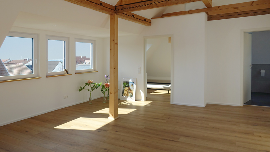 gro�e Dachgaupe mit 3 Fenstern Dachgeschosswohnung Fellbach