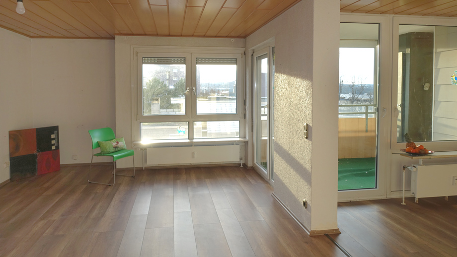 Wohn- / Esszimmer mit Balkon Wohnung Stuttgart-Neugereut