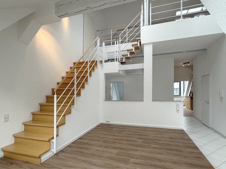 offen bis unter den First Ostfildern-Scharnhauser Park Dachgeschosswohnung Schicke DG-Maisonette - Balkon - ruhig - saniertes Denkmal