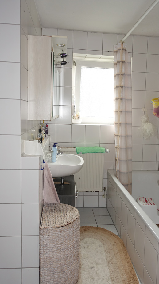 Tageslichtbad mit Wanne und WC Wohnung Stuttgart