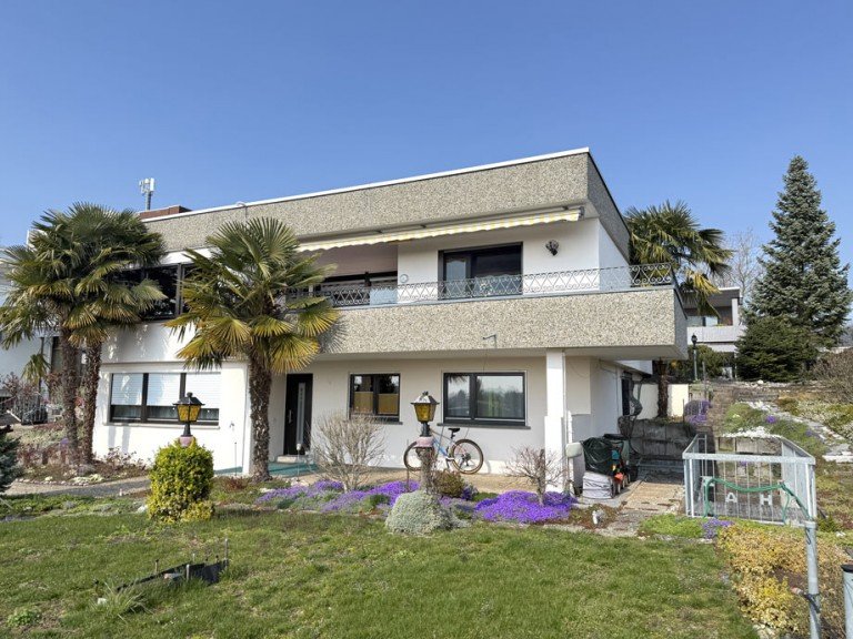  Esslingen-Serach Einfamilienhaus Herrlich ruhig gelegenes 1-2-Familienhaus mit tollem Garten und mit 5 Garagen !