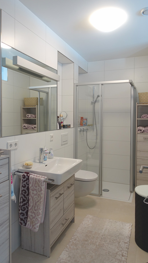 Bad mit bodengleiicher Dusche Etagenwohnung Esslingen-Gr�ne H�fe