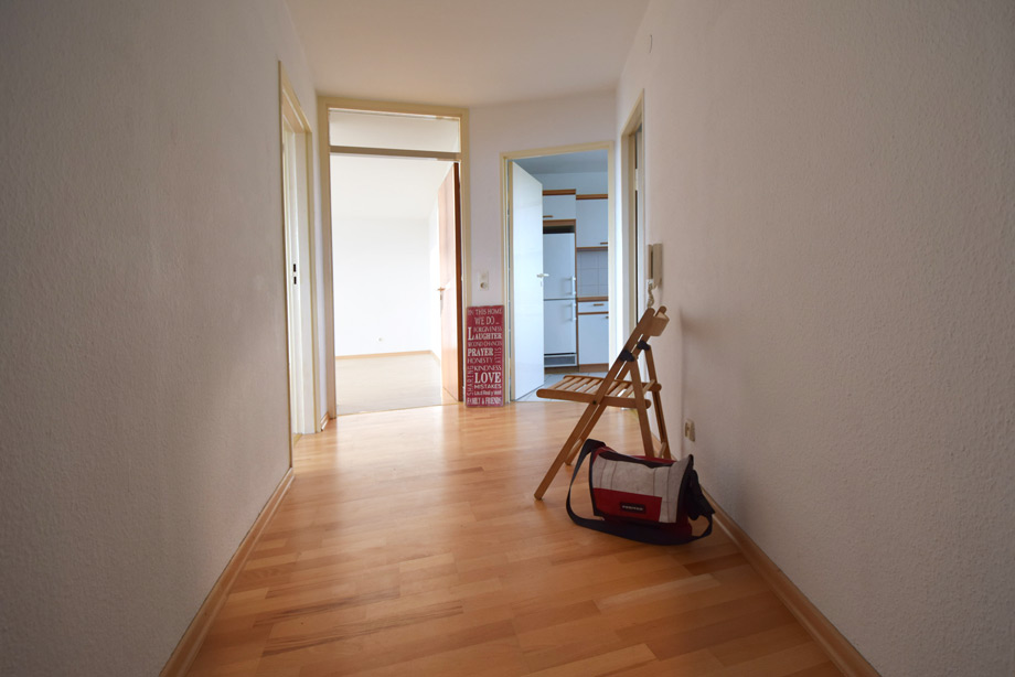 ger�umiger Flur Etagenwohnung Stuttgart