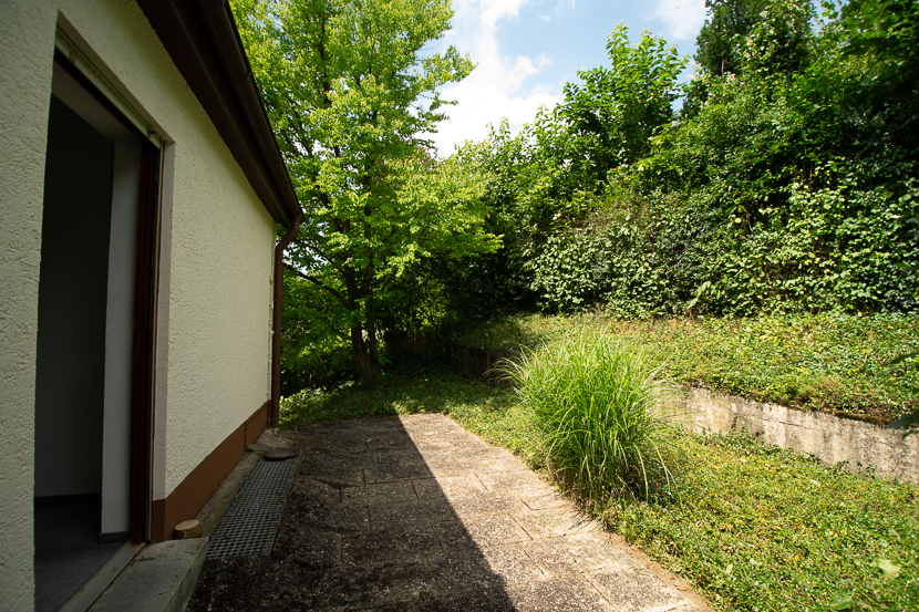 private Terrasse hinter dem Haus Doppelhaush�lfte Gro�bettlingen