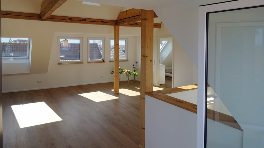 Blick in den Wohnraum Dachgeschosswohnung Fellbach