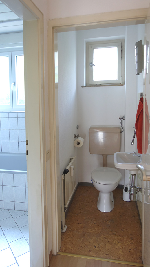 separates WC mit Fenster Etagenwohnung Esslingen-Lerchen�cker