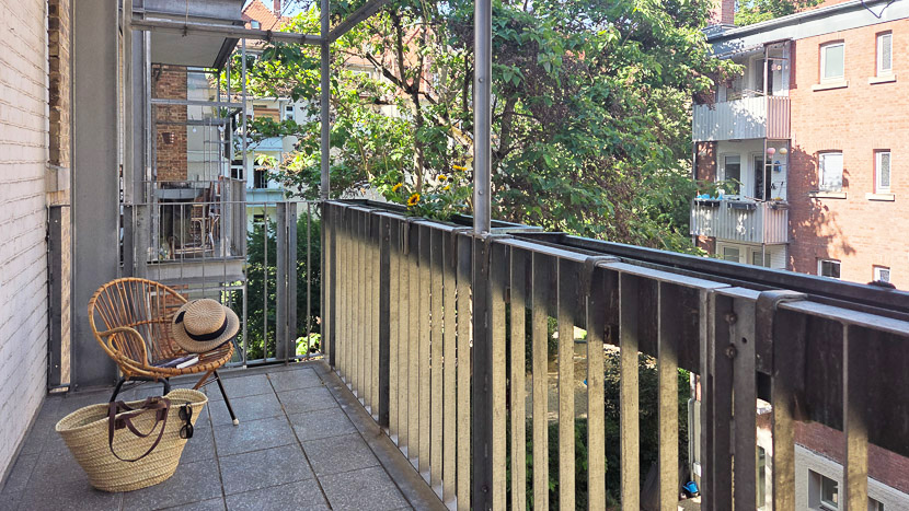 Fr�hst�ck am �ber 6m� gro�en Balkon Etagenwohnung Stuttgart