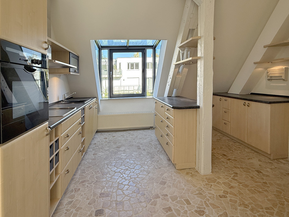 gro�e K�che Dachgeschosswohnung Ostfildern-Scharnhauser Park