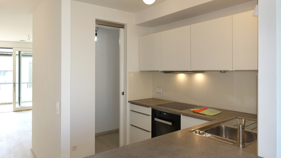 K�che mit Abstellraum dahinter Etagenwohnung Esslingen-Pliensauvorstadt- Gr�ne H�fe