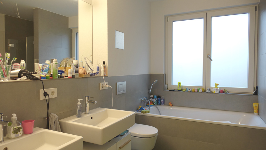 Tageslichtbad mit Wanne, Dusche Etagenwohnung Esslingen-Gr�ne H�fe