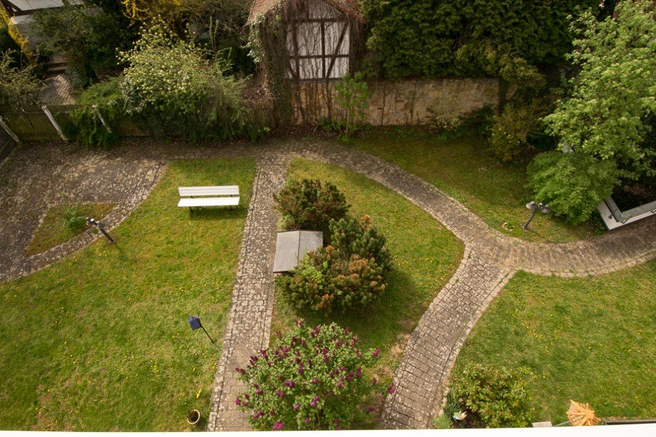Blick in den Garten Dachgeschosswohnung K�ngen