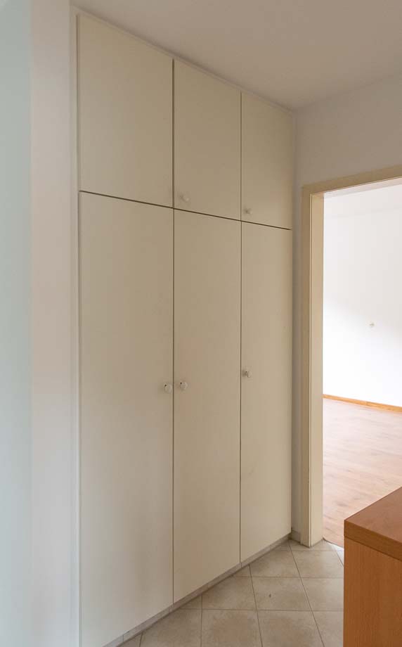 Einbauschr�nke im Flur Etagenwohnung Stuttgart