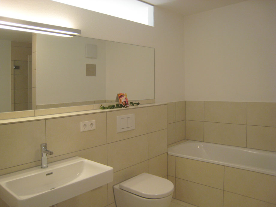 Bad mit Wanne und Dusche Etagenwohnung Esslingen-Gr�ne H�fe