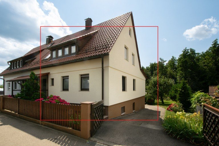 gepflegte Doppelhaush�lfte in ruhiger Ortsrandlage Aichwald Doppelhaush�lfte Ruhig gelegene Doppelhaush�lfte mit tollem gro�em Garten