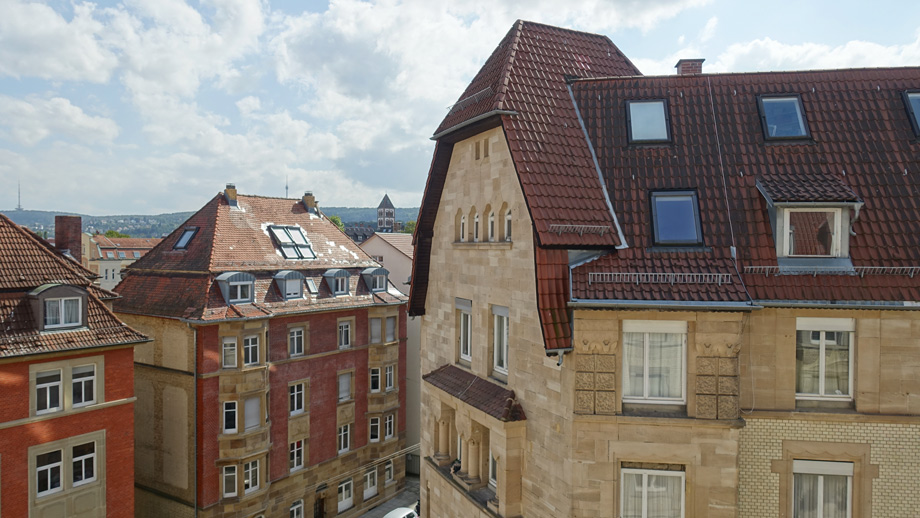 Ausblick Zi 2 bis zum Fernsehturm Dachgeschosswohnung Stuttgart