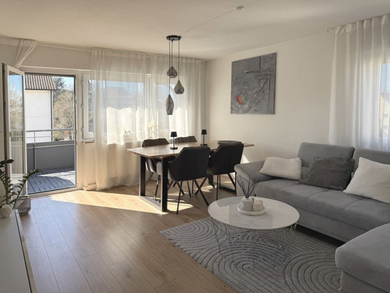 Wohnzimmer Fellbach Etagenwohnung Sch�n + ruhig, N�he S-Bahn, 4-Zimmer + Balkon + Garage