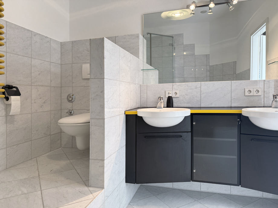 2 Waschbecken + WC Dachgeschosswohnung Ostfildern-Scharnhauser Park