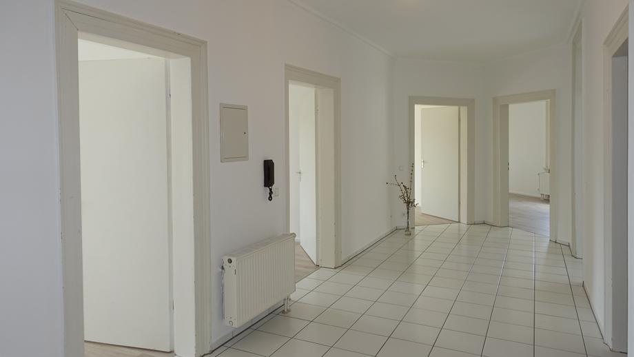 gro�e, breite Diele Wohnung Esslingen