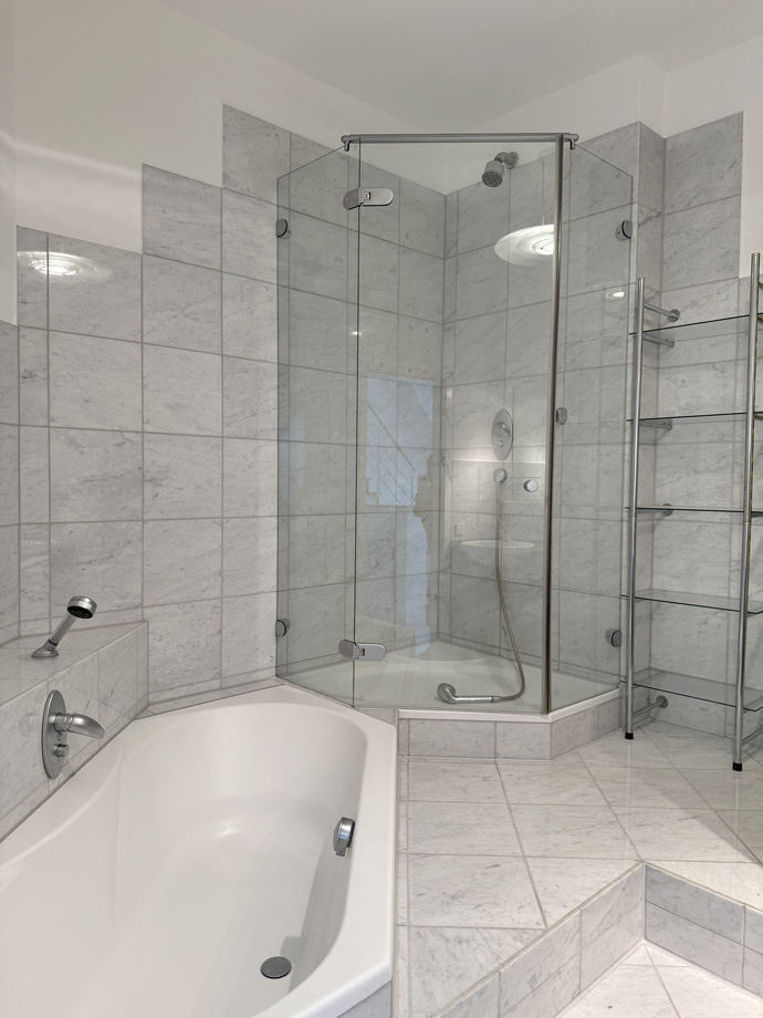 Dusche + Badewanne Dachgeschosswohnung Ostfildern-Scharnhauser Park