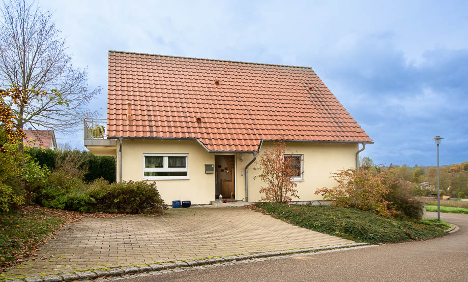 2 Stellpl�tze und Garage Zweifamilienhaus Kirchberg