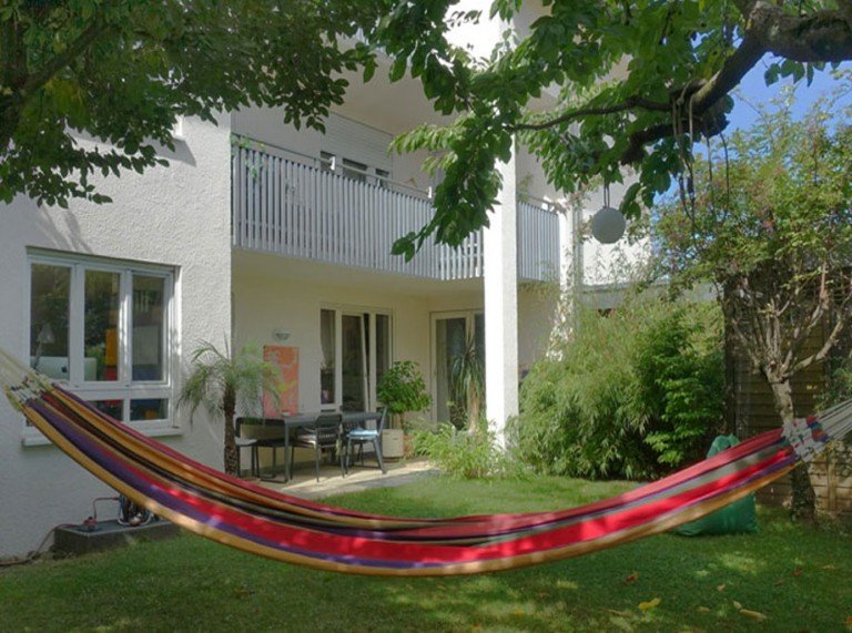  Esslingen-Neckarhalde Erdgeschosswohnung Herrliche Erdgeschosswohnung mit sch�nem Garten in ruhiger Lage auf der Neckarhalde