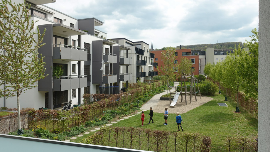 Blick vom Balkon in den Innenhof Etagenwohnung Esslingen-Gr�ne H�fe