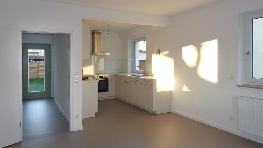 EG Raum mit Blick in den Hausflur Doppelhaush�lfte Esslingen-Gartenstadt
